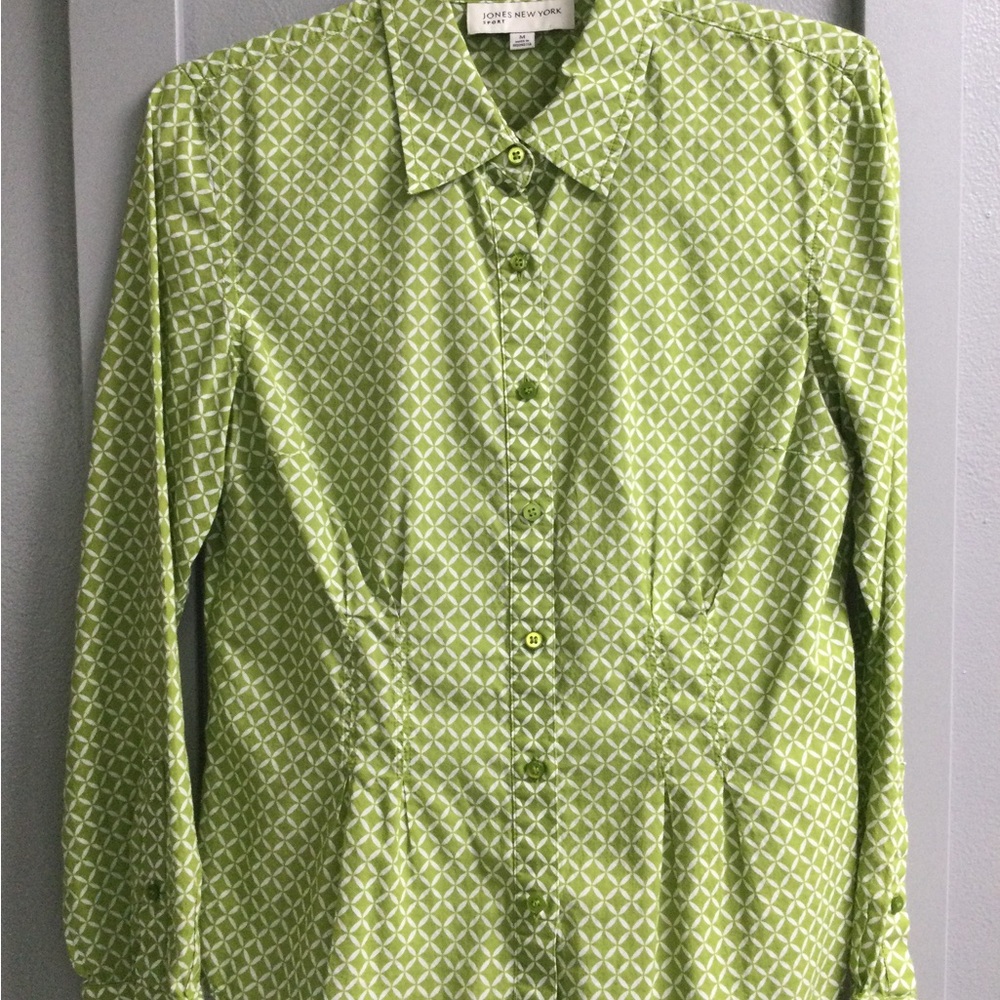 Jones of  New York Sport button down blouse. Fitted Size M like New